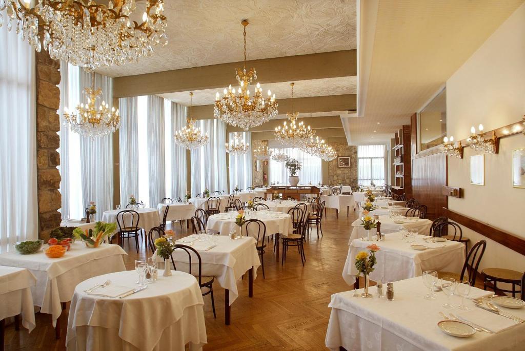 مونتيكاتيني تيرمي Hotel Cristallino & Suites المطعم الصورة